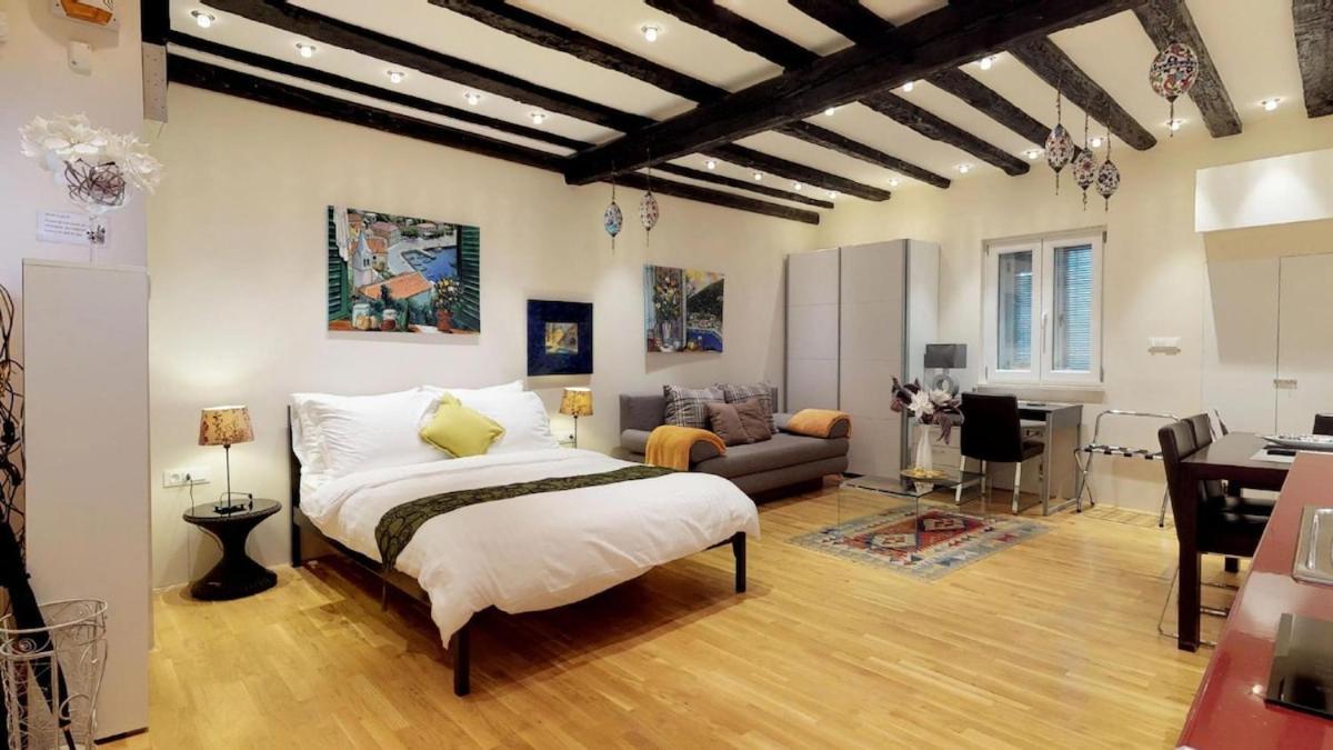 Diocletian Studio Apartments Сплит Экстерьер фото